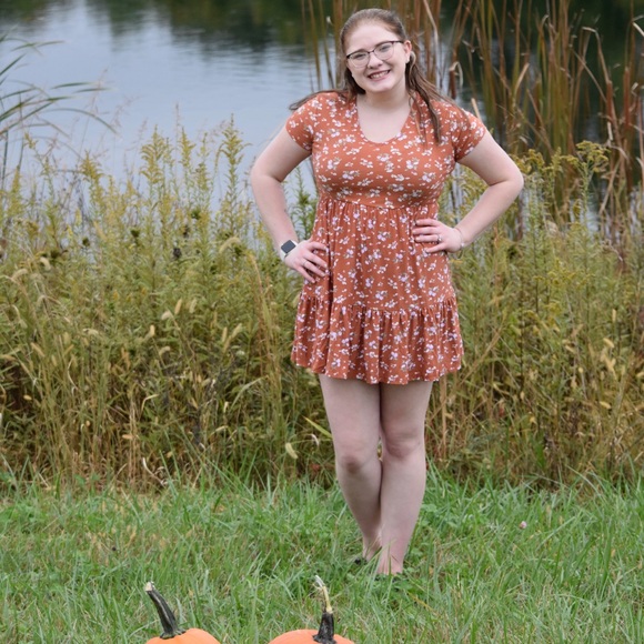 Meet your Posher, Emily - Picture 1 of 1